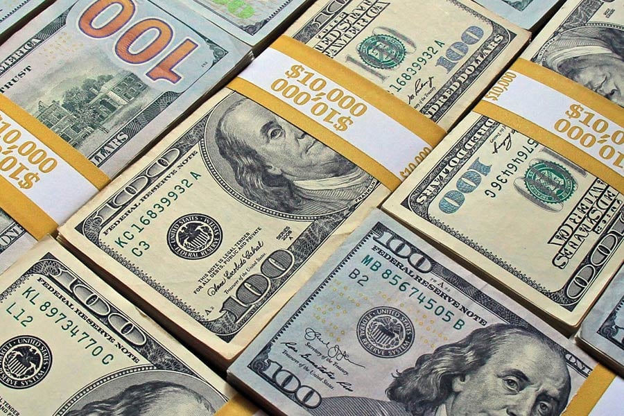 قیمت دلار و سایر ارزها ۳ اردیبهشت ۱۴۰۴؛ ریزش شدید دلار همچنان ادامه دارد