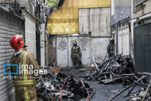تصاویری از آتشسوزی انبار لوازم یدکی موتورسیکلت 1 تصاویری از آتشسوزی انبار لوازم یدکی موتورسیکلت