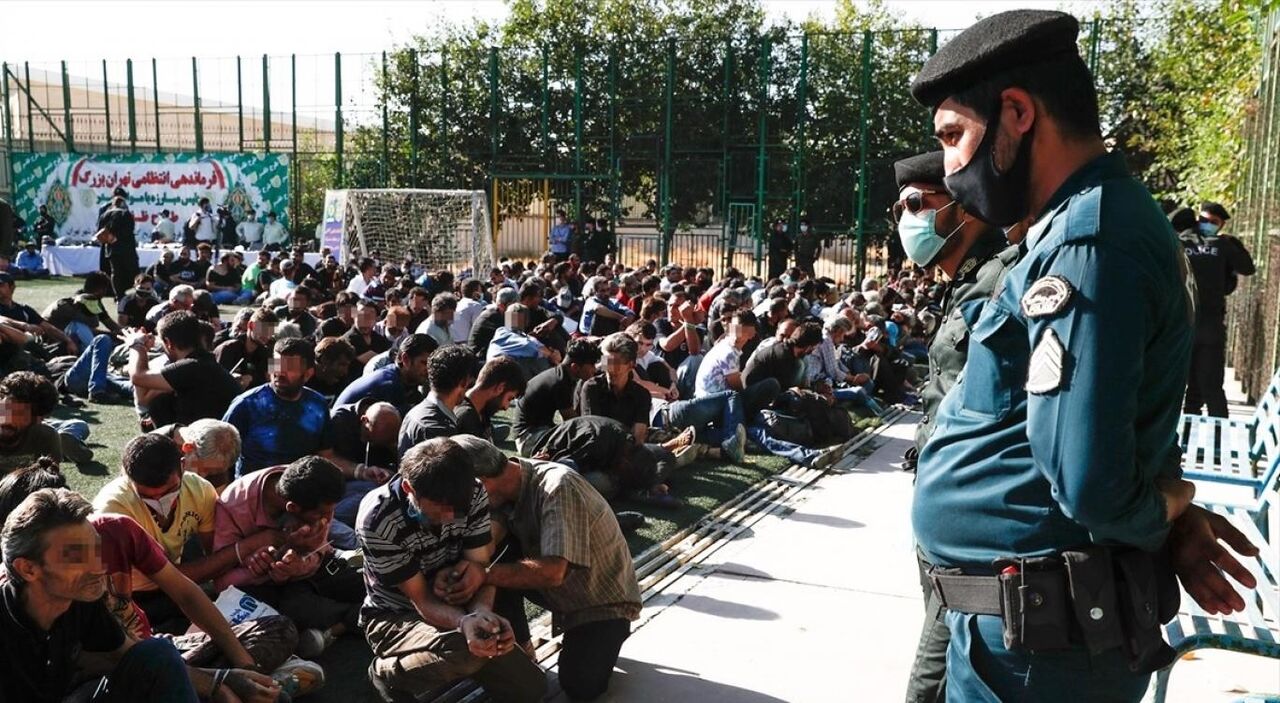 معتادان متجاهر در تهران جمع آوری شدند+فیلم
