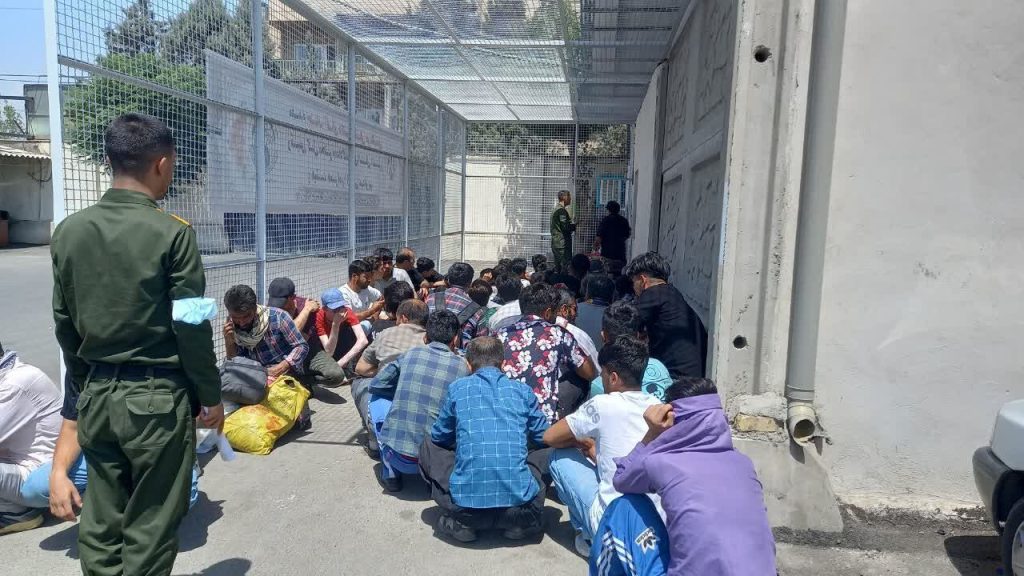 3 شرور مهاجم به مأموران در طرح جمعآوری اتباع بازداشت شدند 3 3 شرور مهاجم به مأموران در طرح جمعآوری اتباع بازداشت شدند