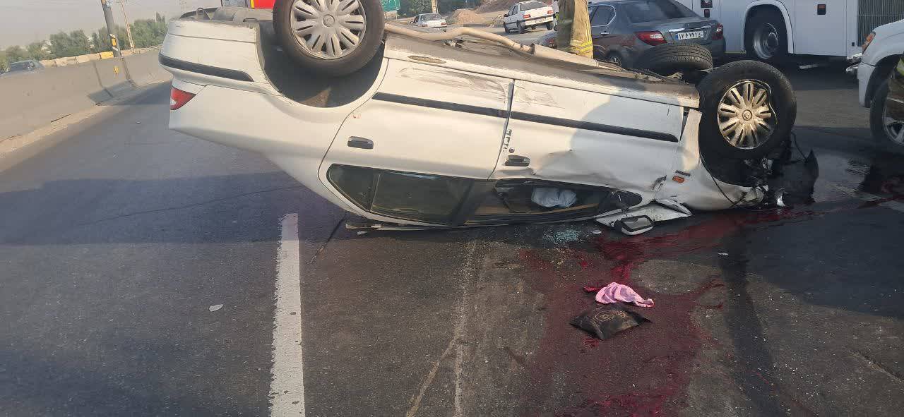 تصادف در جاده خاوران، راننده بی‌هوش از خودرو بیرون کشانده شد