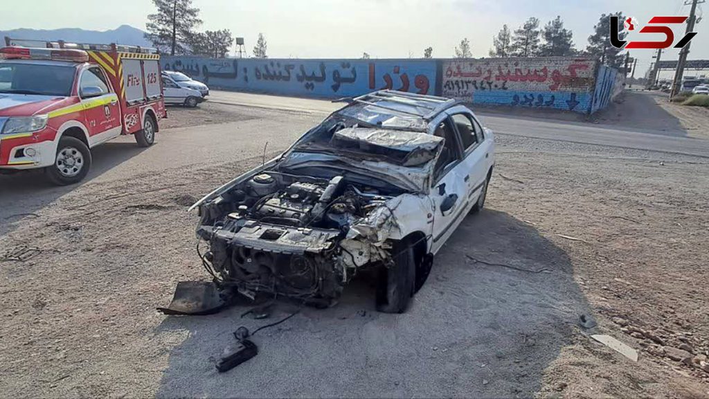 تصادف در جاده خاوران، راننده بی‌هوش از خودرو بیرون کشانده شد