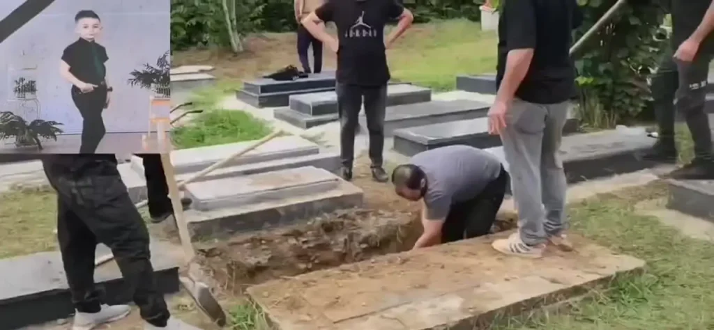 تشییع پیکر ایلیا در رشت+فیلم و بیقراری مردم در مراسم 1 Funeral procession of Ilya