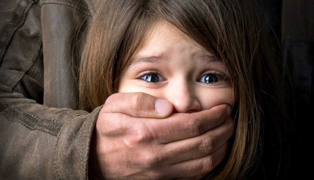 دختربچهها در دام این زنان میفتادند و نقشه سرقت میکشیدند 1 little girls