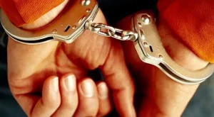 40 سال حبس، قصاص و شلاق در انتظار اسید پاشی در اراک 2 40 سال حبس، قصاص و شلاق در انتظار اسید پاشی در اراک