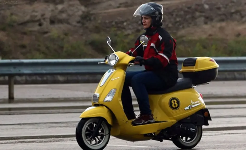 هشدار پلیس به بانوان؛ موتورسواری بدون گواهینامه جرم است 1 هشدار پلیس به بانوان؛ موتورسواری بدون گواهینامه جرم است