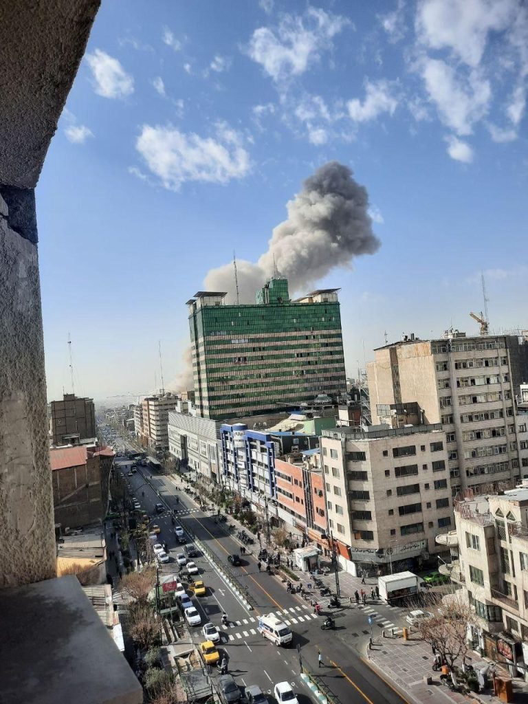 فوری/ شنیده شدن صدای 3 انفجار در تهران/ بروزرسانی می شود... 1 فوری/ شنیده شدن صدای 3 انفجار در تهران/ بروزرسانی می شود...